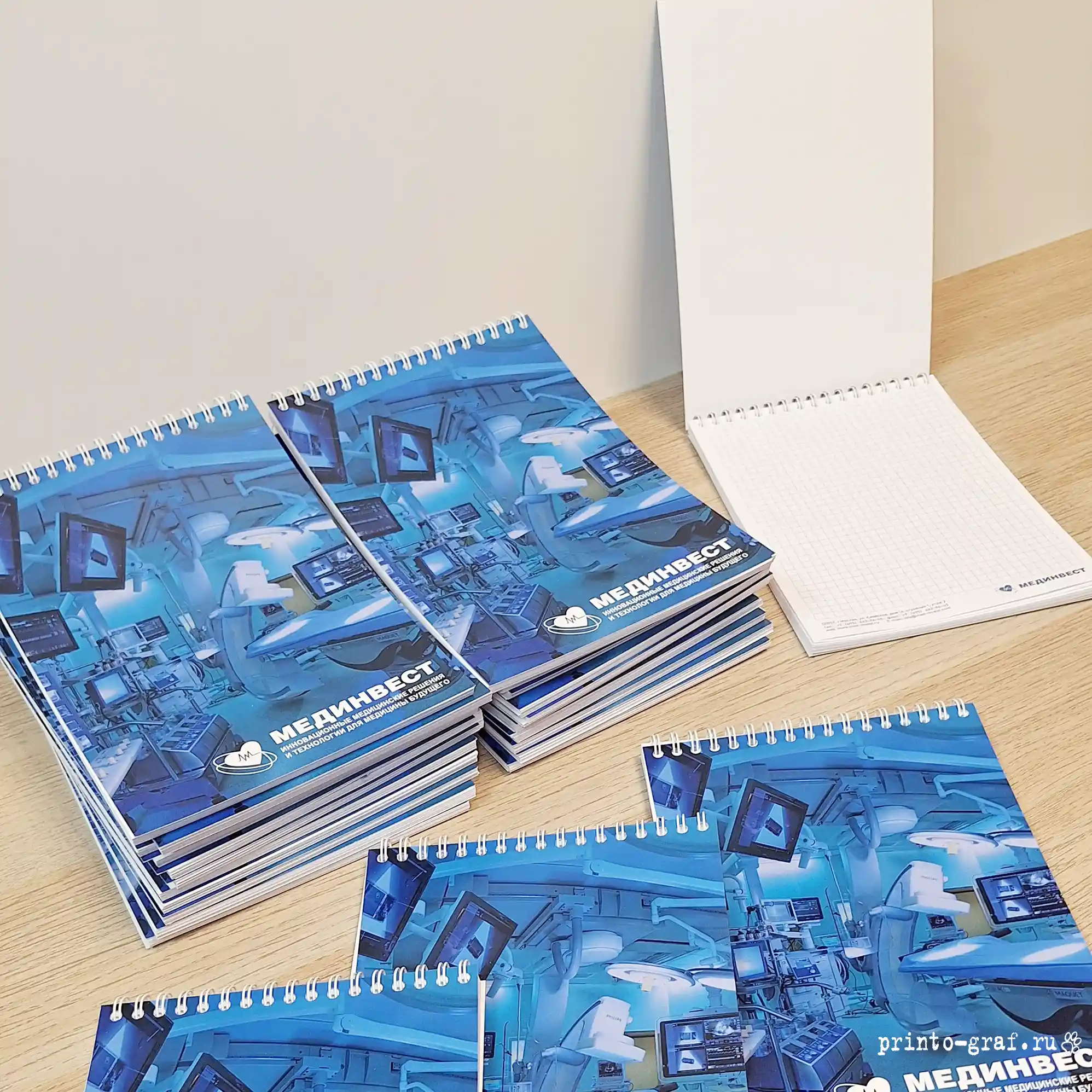 печать фирменных блокнотов с логотипом синего цвета типография принто-граф