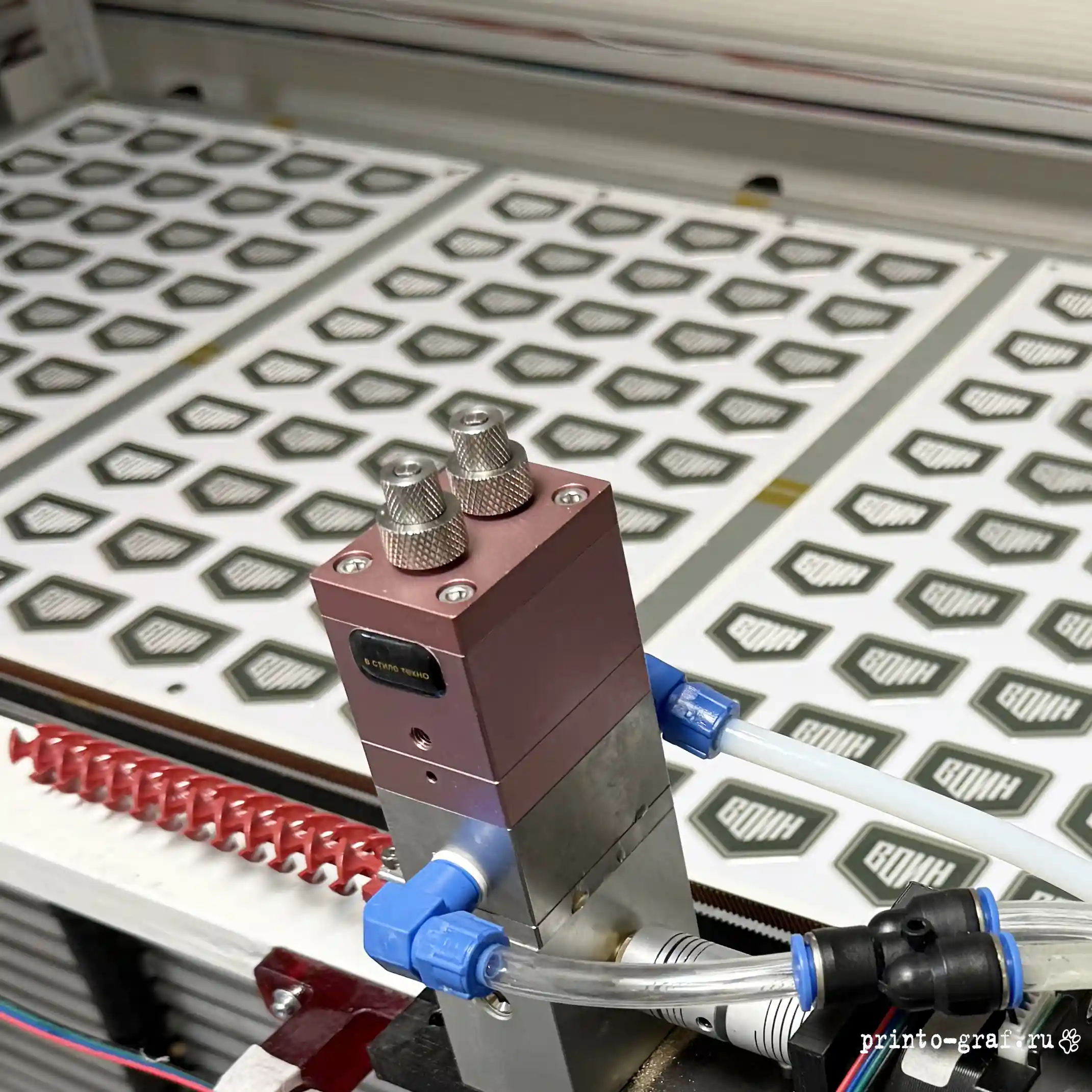 печать наклеек зеленых в типографии печать наклеек зеленого цвета бумажных в типографии принто-граф