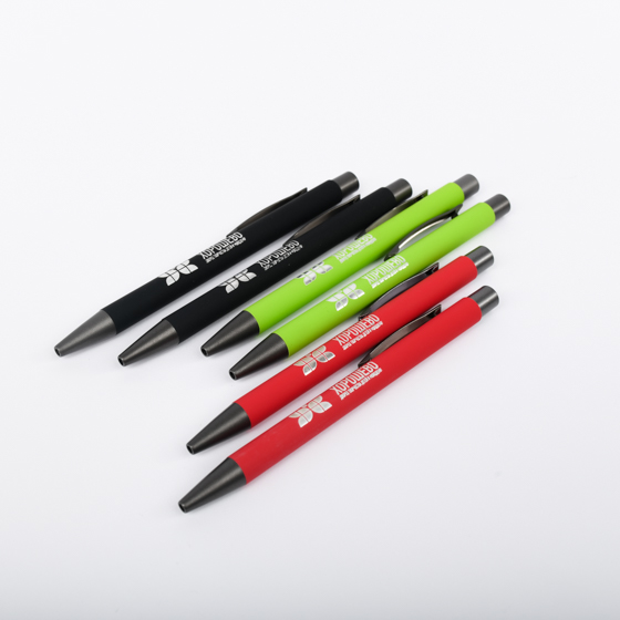 цветные ручки пластиковые с печатью логотипа