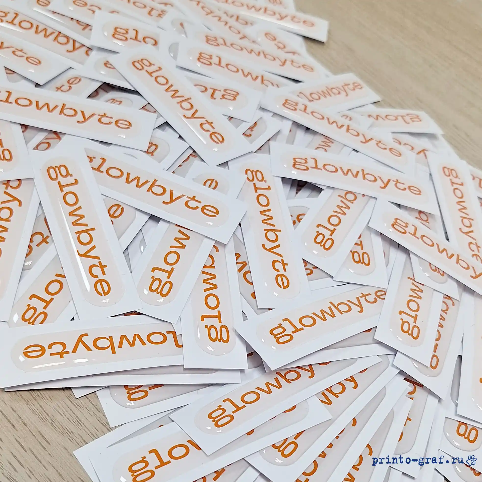 производство эпоксидных наклеек стикеров 3д прямоугольные бежевые нарезка поштучно