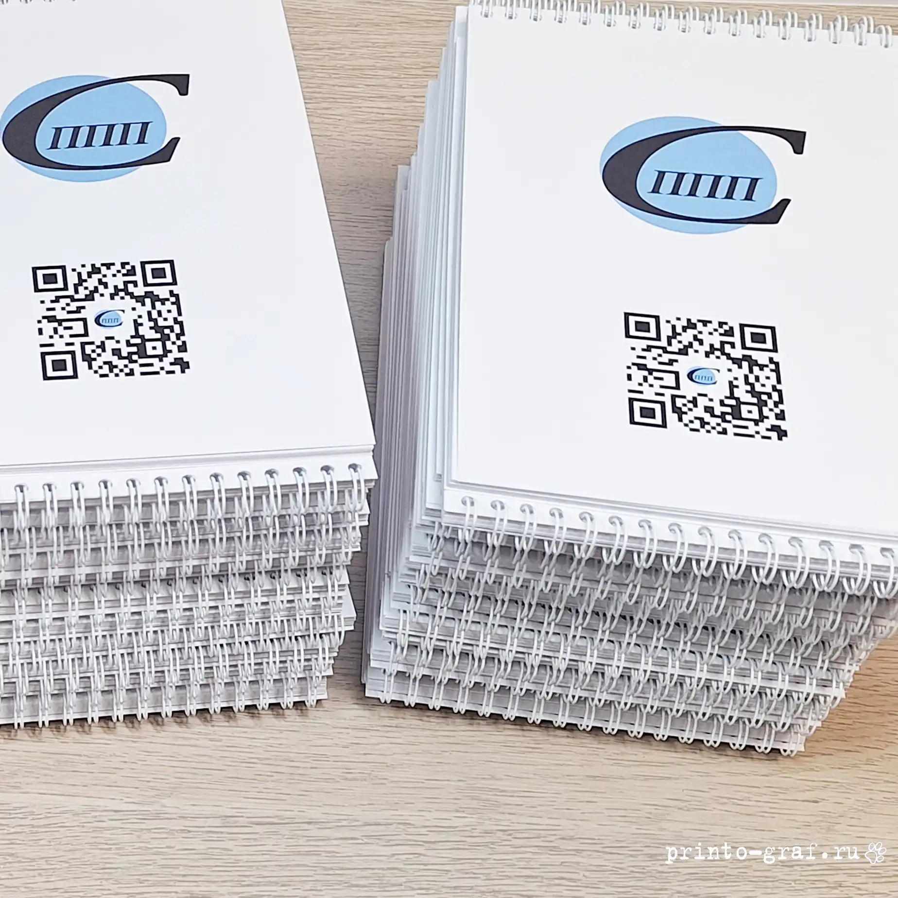 фирменные блокноты с qr кодом белые на пружине