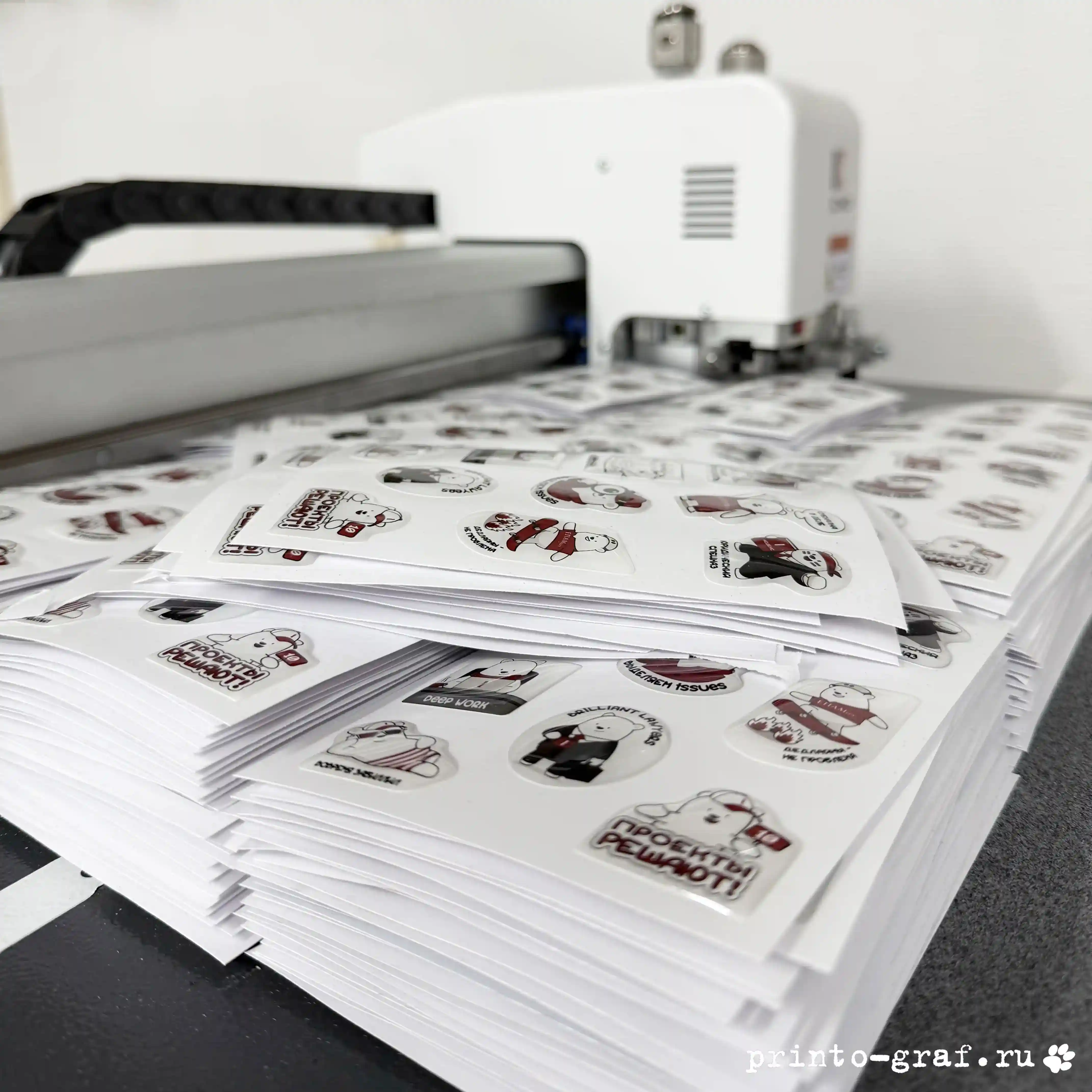 стикерпак со смолой с белым фоном печать срочно