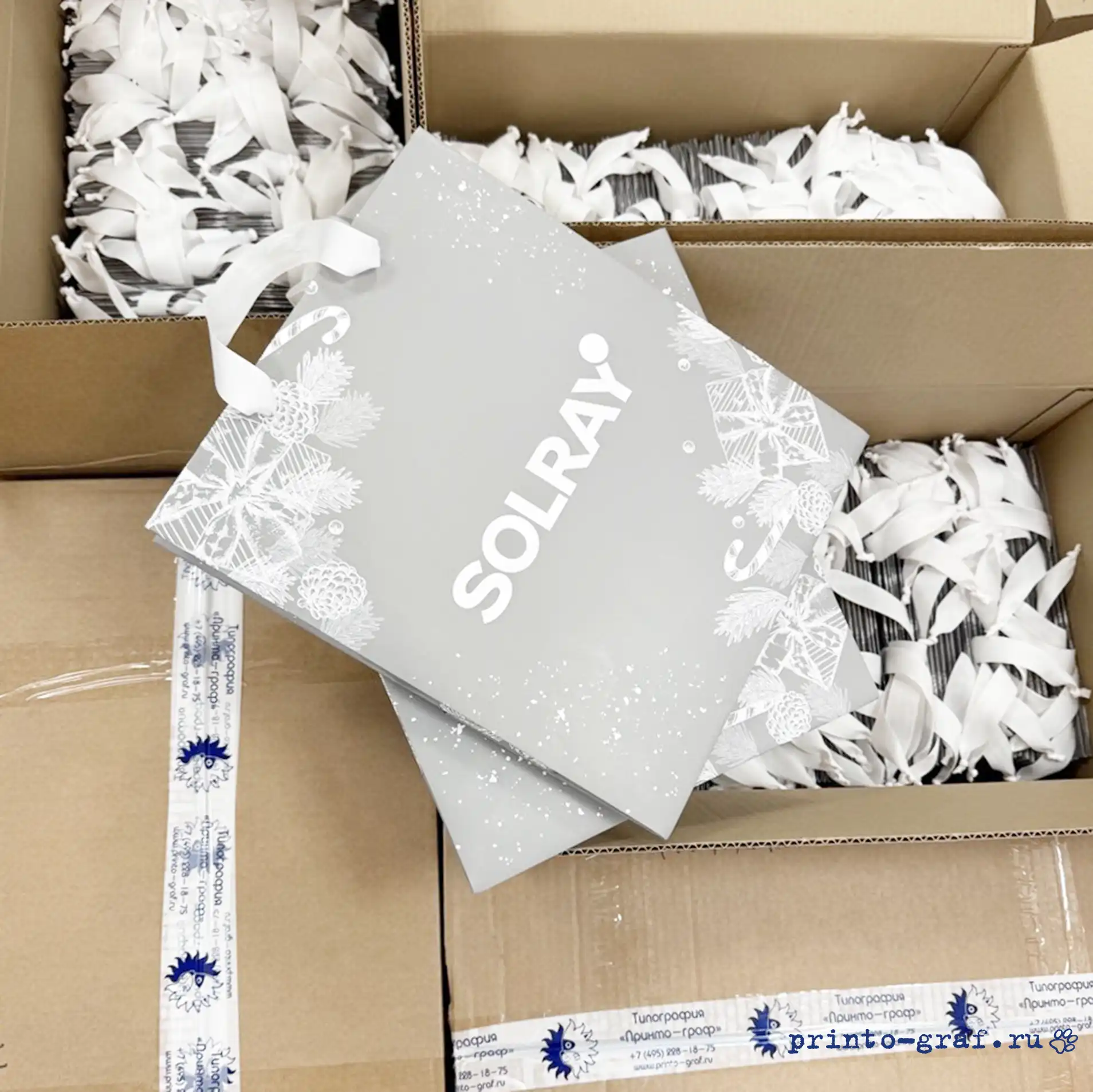 бумажные пакеты с логотипом серые с белыми ручками