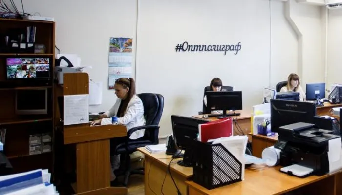 типография Оптполиграф — собственное производство табличек в Москве