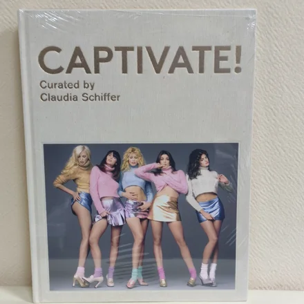 CAPTIVATE! Curated by Claudia Schiffer: Fashion Photography from the ’90s