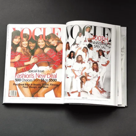 Книга Vogue: The Covers (Updated Edition) — история моды в обложках