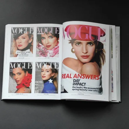 Книга Vogue: The Covers (Updated Edition) — история моды в обложках