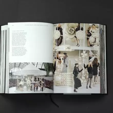 CHANEL CATWALK: The Complete Collections