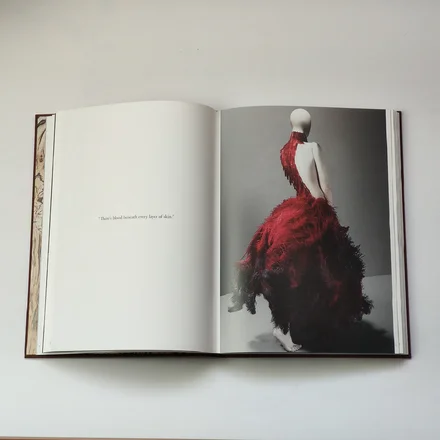 Alexander McQueen: Savage Beauty — Эндрю Болтон