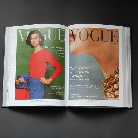 Книга Vogue: The Covers (Updated Edition) — история моды в обложках