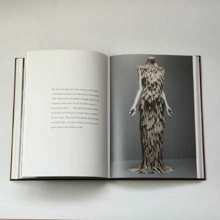 Alexander McQueen: Savage Beauty — Эндрю Болтон