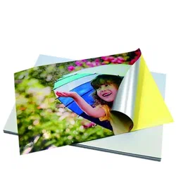 Печать плакатов, афиш и фотографий на самоклеящаяся пленке