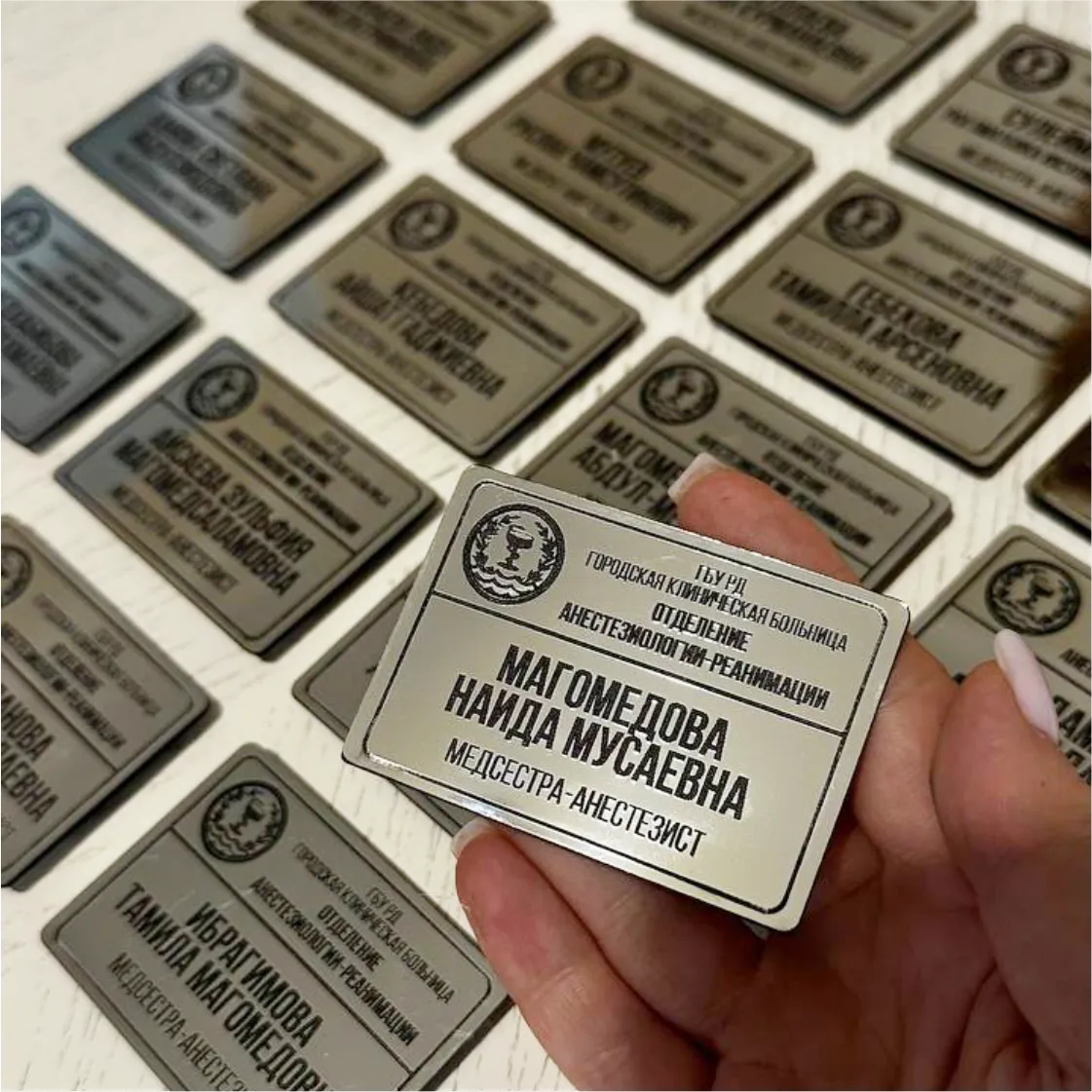 Заказать акриловый бейдж без окошка Заказать акриловый бейдж без окошка