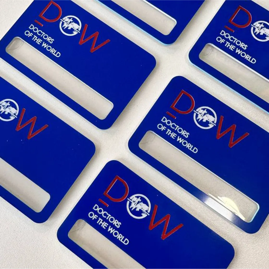 Заказать акриловый бейдж с окошком Заказать акриловый бейдж с окошком