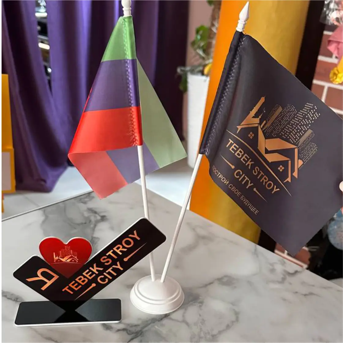 Заказать настольные двойные флажки Заказать настольные двойные флажки