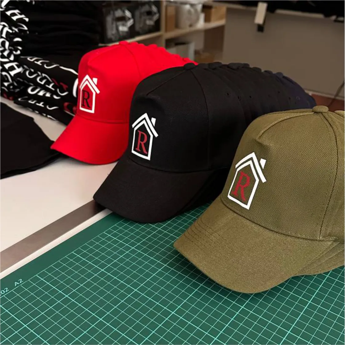 Печать логотипов на бейсболках