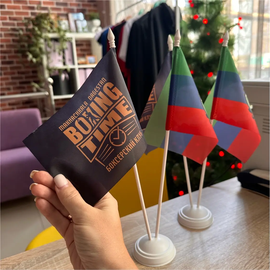 Заказать настольные двойные флажки Заказать настольные двойные флажки