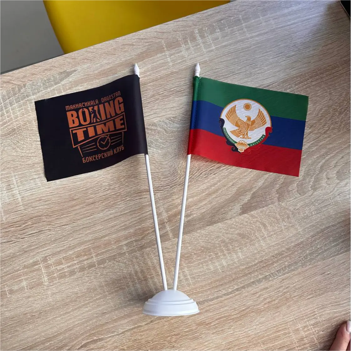 Заказать настольные двойные флажки Заказать настольные двойные флажки