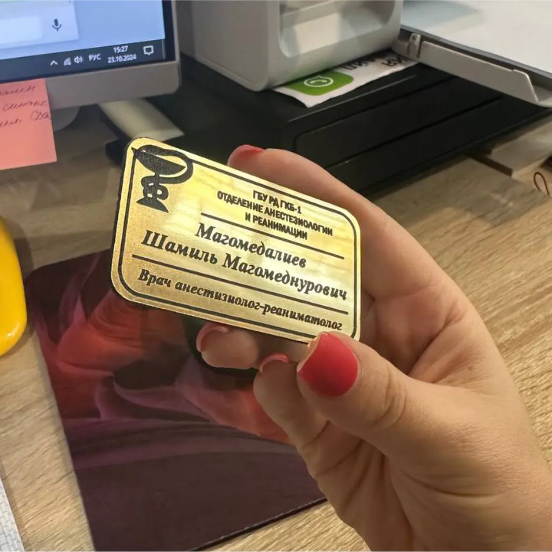 Заказать акриловый бейдж без окошка Заказать акриловый бейдж без окошка