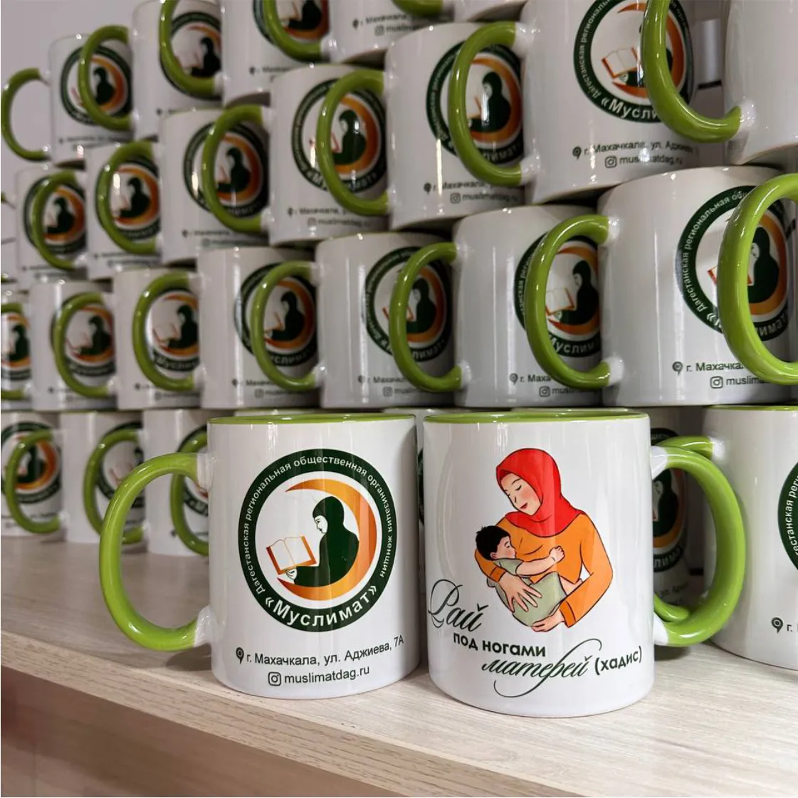 Заказать цветные кружки с печатью