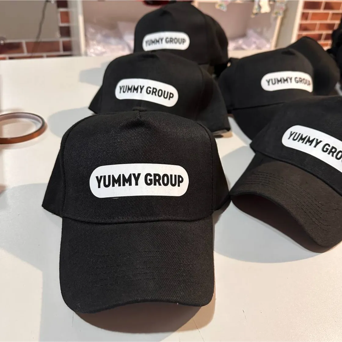 Печать логотипов на бейсболках