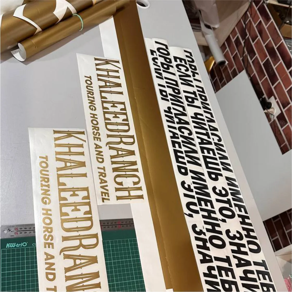 Печать Больших Наклеек на Авто: Яркий Брендинг и Дизайн Печать Больших Наклеек на Авто: Яркий Брендинг и Дизайн