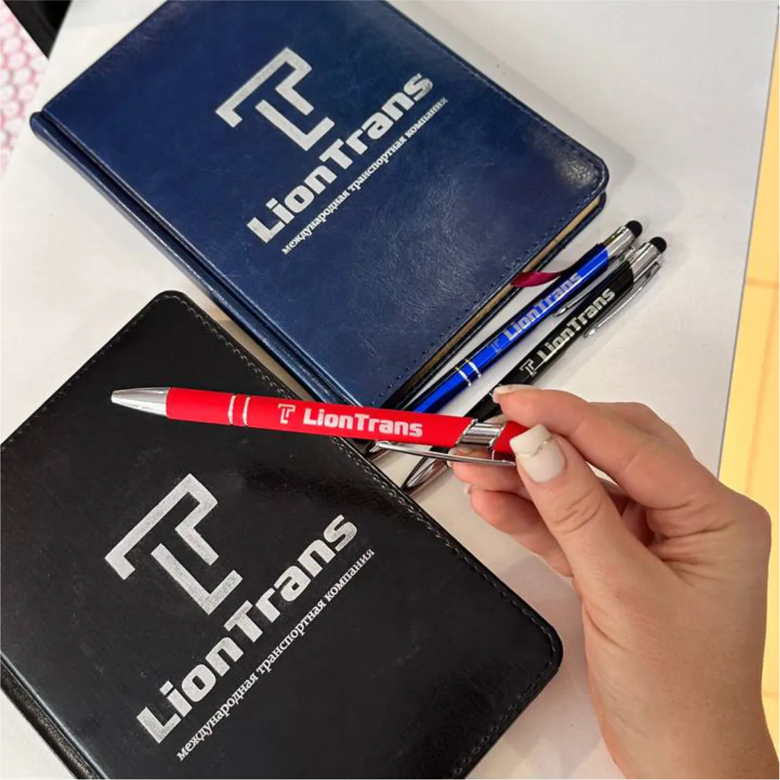 Заказать ежедневники с гравировкой Заказать ежедневники с гравировкой