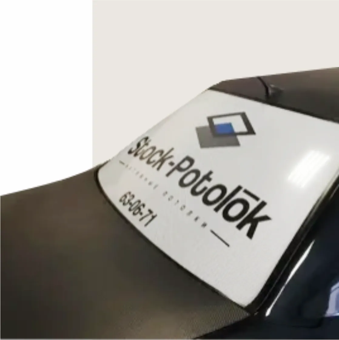 Автонаклейка на перфопленке