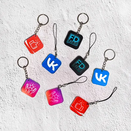 Брелок акриловый