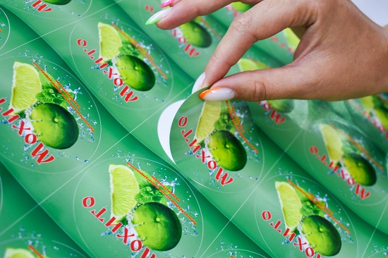 Фигурные наклейки на оракале