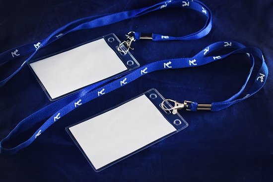 бейдж на ленте