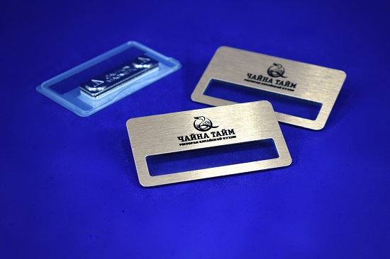 бейджи из металла с окошком