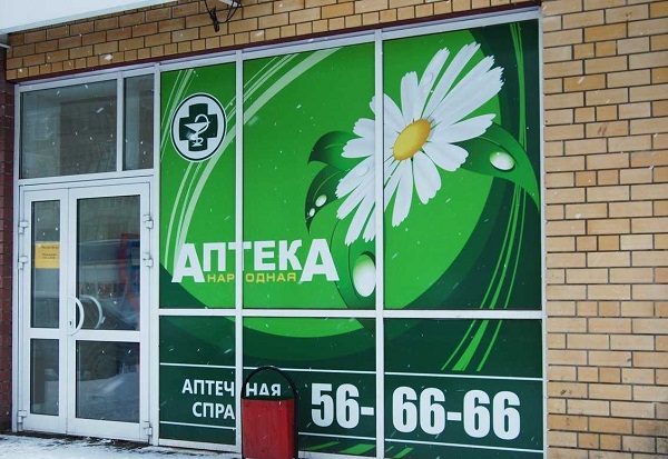 Оракал на окнах магазина