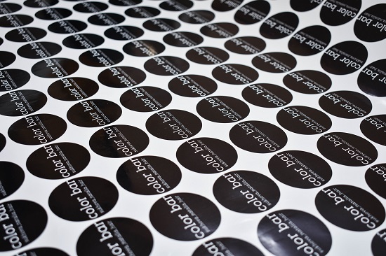 Круглые наклейки на пленке оракал 641 серии