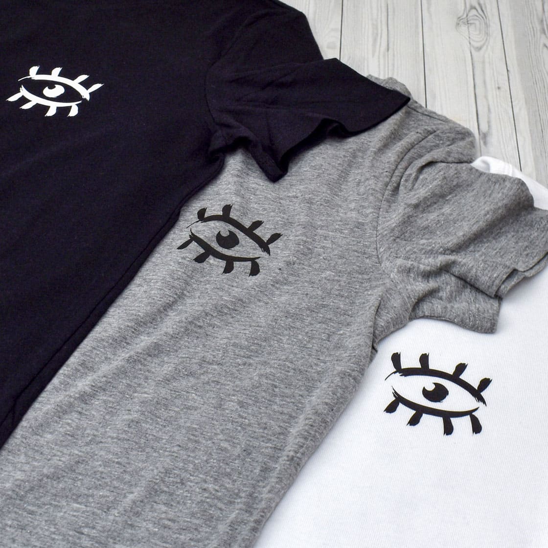 Футболки с печатью логотипов и надписей