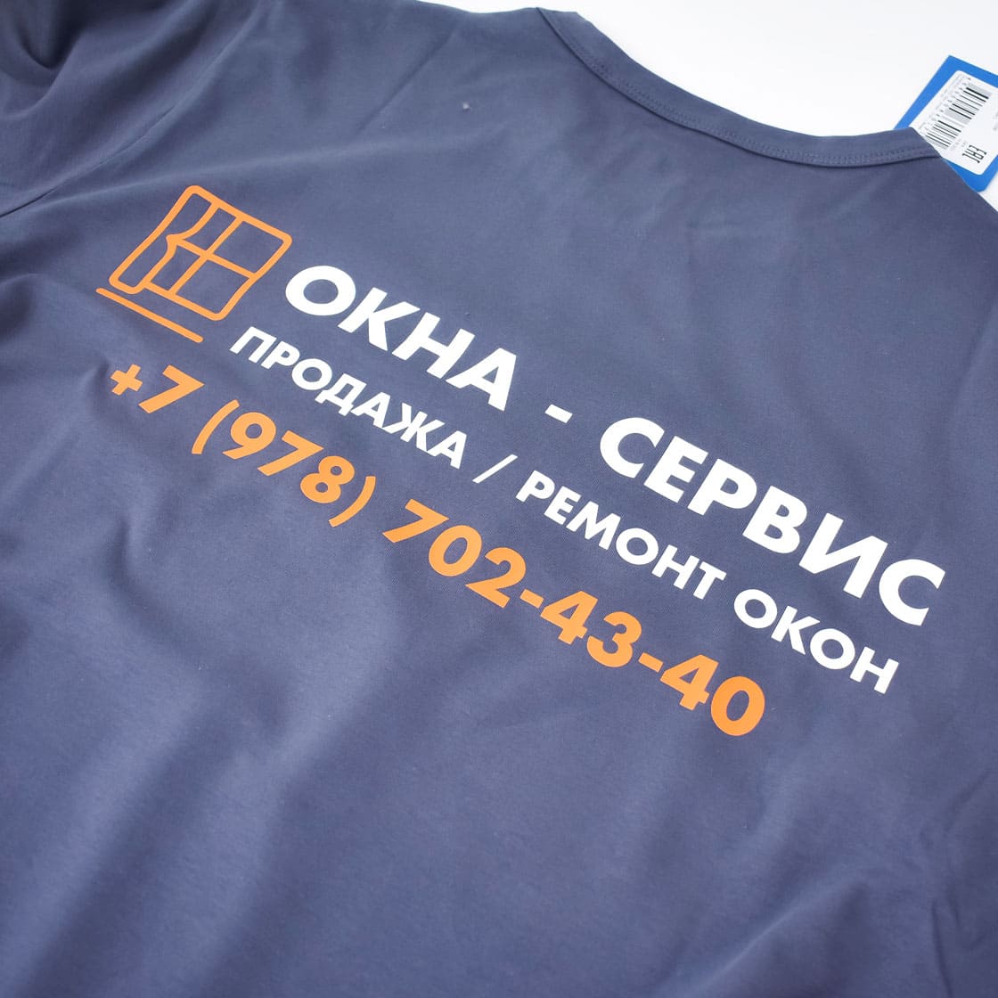 Футболки с печатью логотипов и надписей