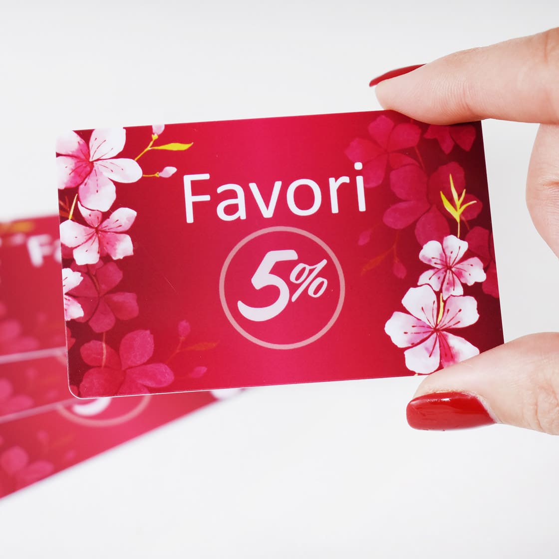 Стандартные пластиковые карты на белом пластике