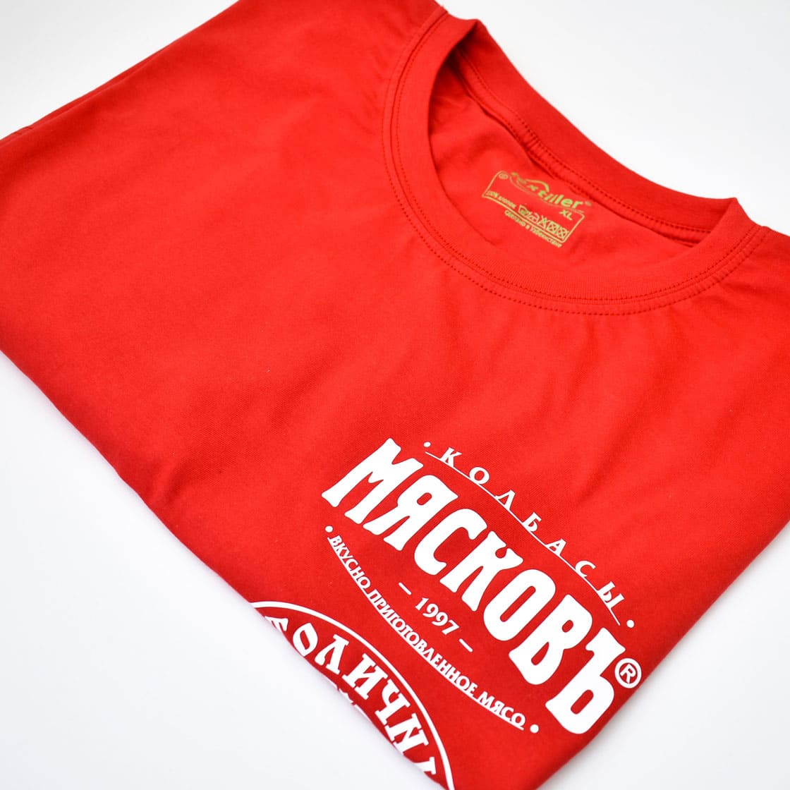 Футболки с печатью логотипов и надписей