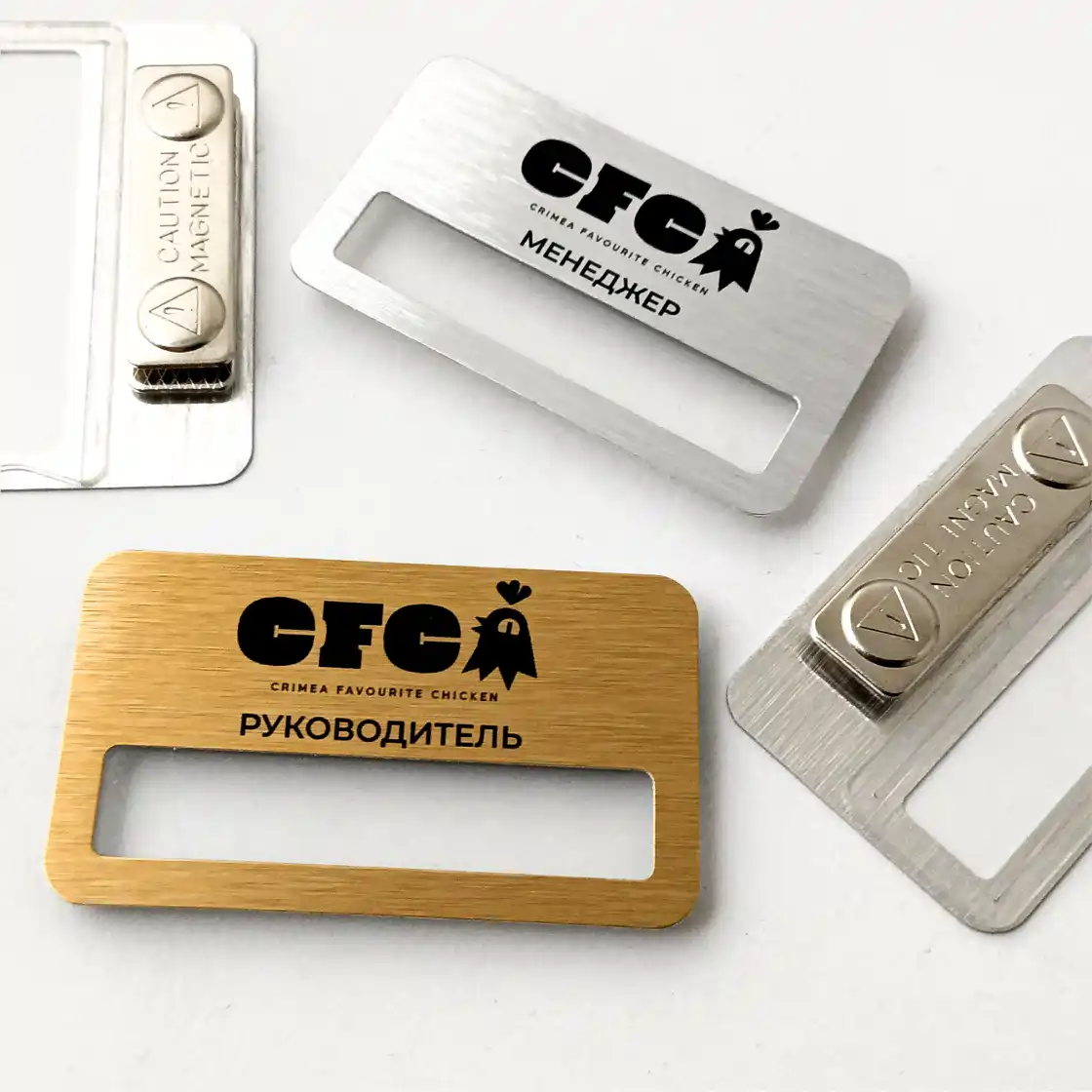 Металлические бейджики с окном по низким ценам