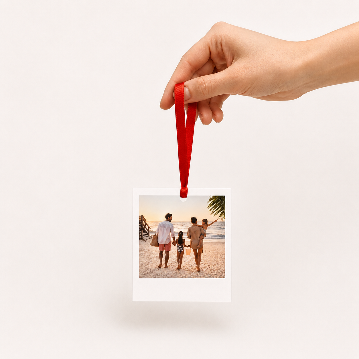 Polaroid fotogrāfijas uz lentes